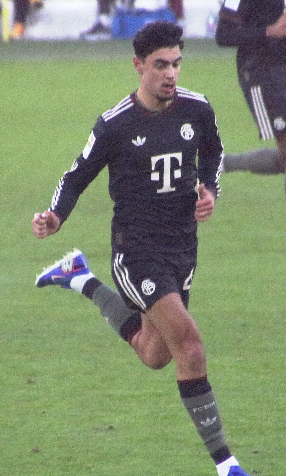 Aleksandar Pavlovi? c?a Bayern Munich trong tr?n giao h?u tr??c bán k?t Champions League v?i PSG