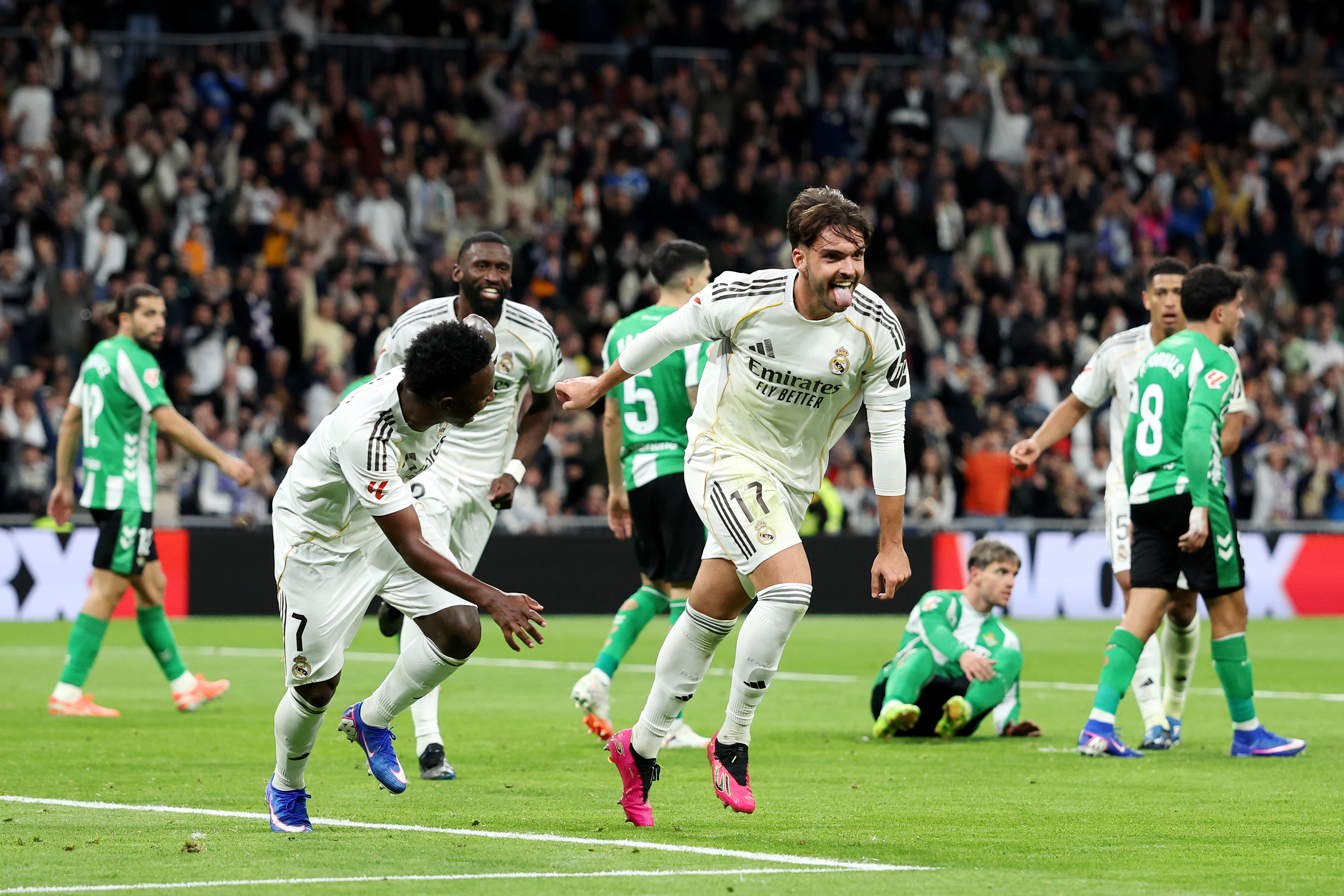B?ng t?ng quan các tr?n bóng ?á l?n cu?i tu?n 27-28/4 Premier League Champions League La Liga UWCL