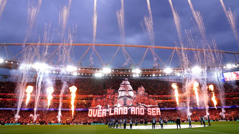 Arsenal tr? l?i chung k?t Champions League sau 20 n?m t?i Budapest 2026