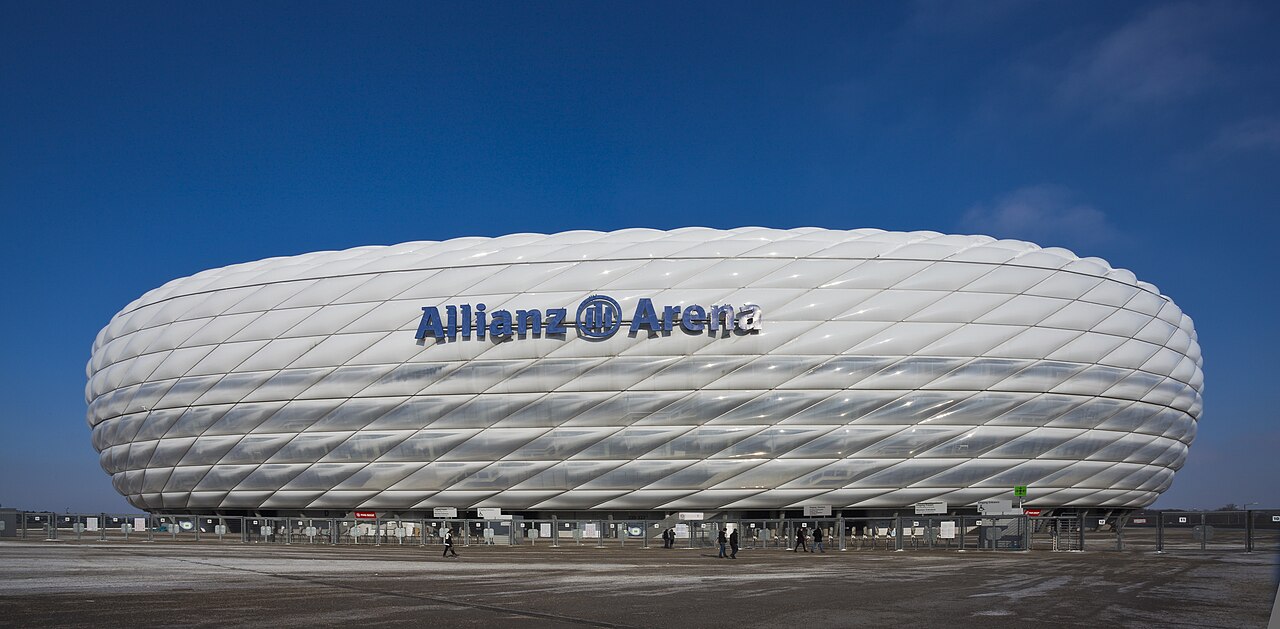 San v?n ??ng Allianz Arena t?i Munich, bi?u t??ng cho cu?i tu?n Bundesliga vòng 33 ngày 9-10/5/2026