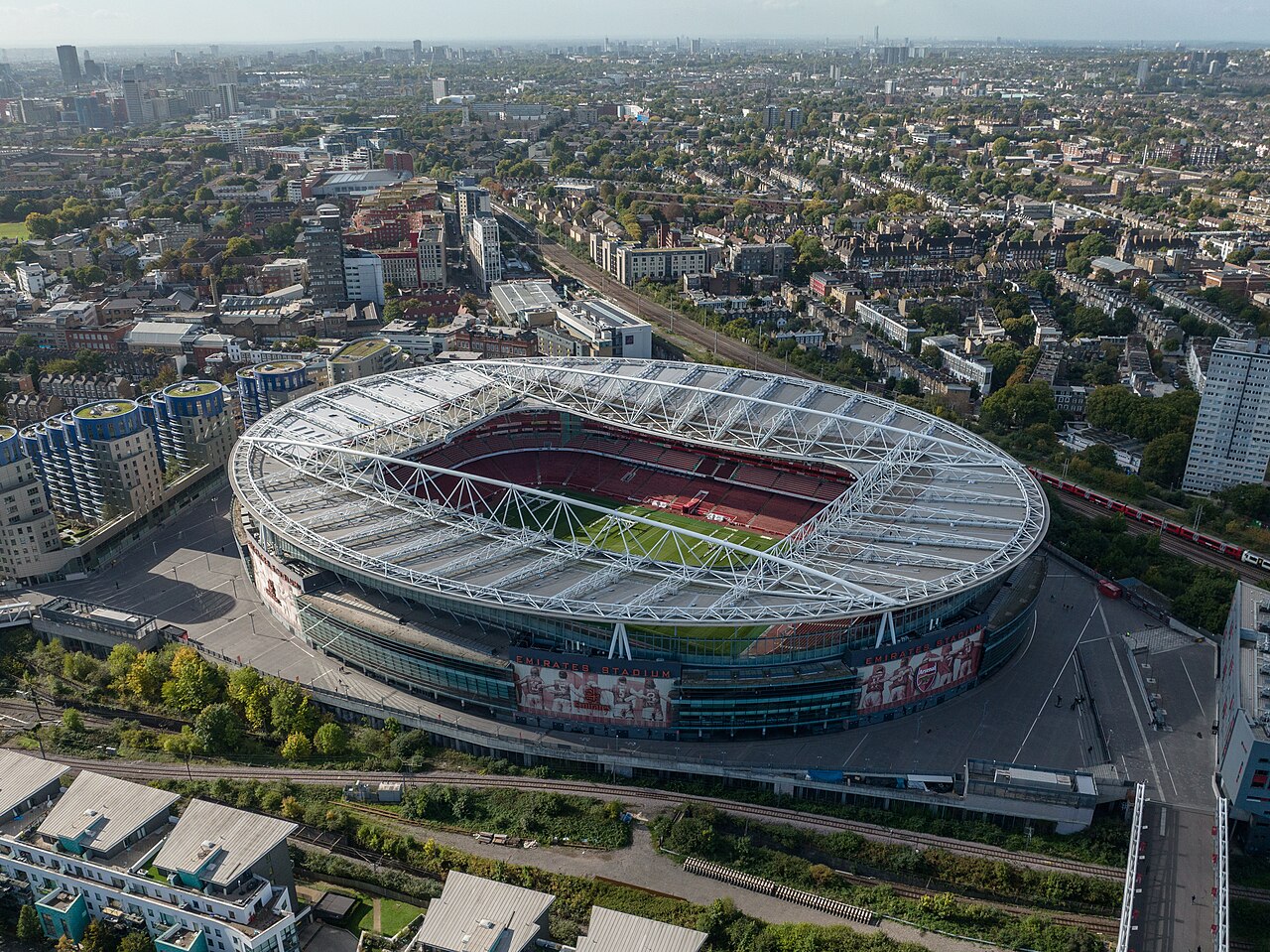 Emirates Stadium — san nhà Arsenal trong tr?n g?p Fulham vòng 35 Premier League