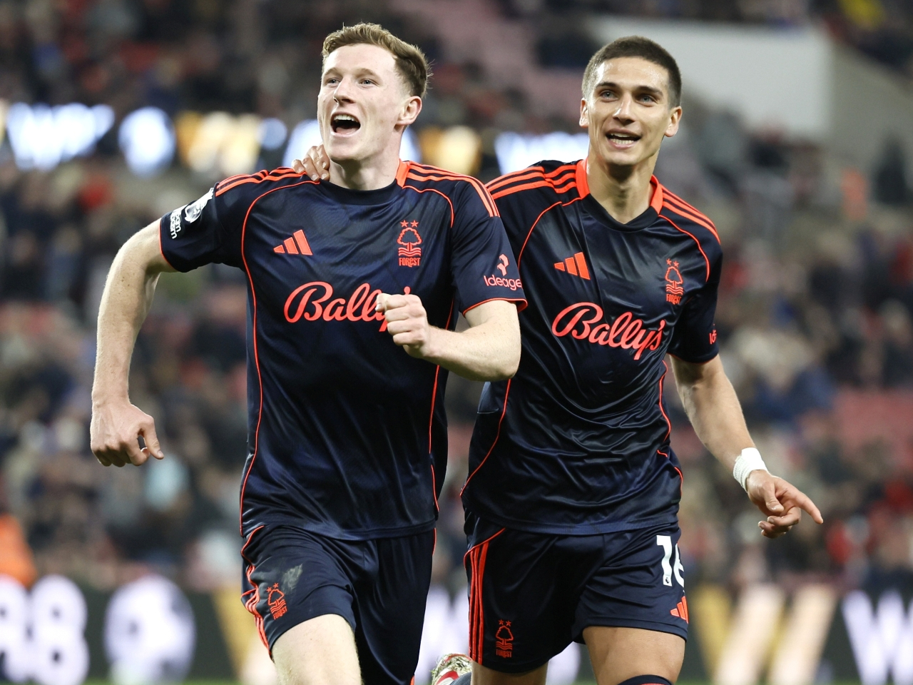 Nottingham Forest ??u Aston Villa bán k?t Europa League l??t v? Villa Park 7 tháng 5 2026