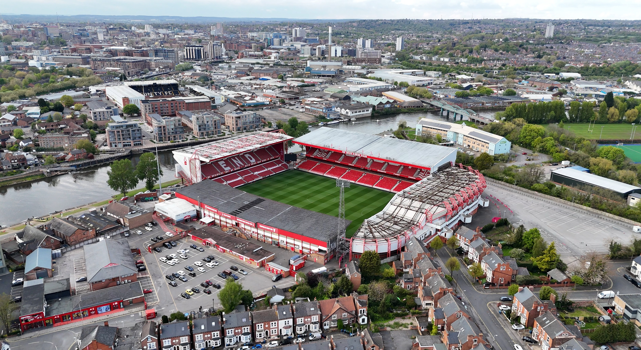 City Ground nhìn t? trên cao - san nhà c?a Nottingham Forest v?i l?ch s? chau ?u hào hùng