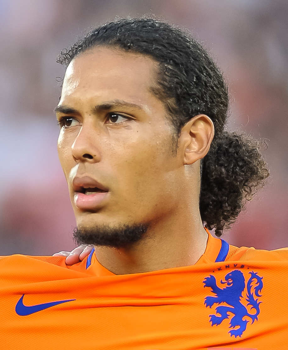 Virgil van Dijk AFC Champions League 2026 bán k?t