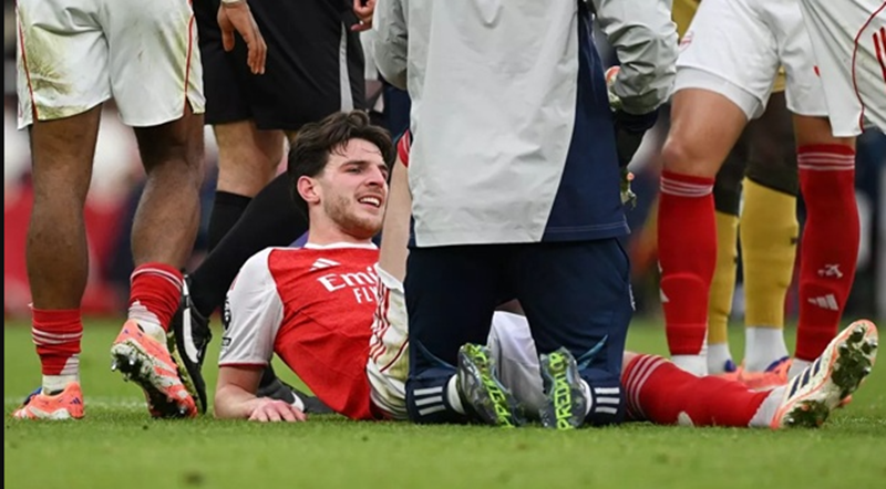 Declan Rice r?i san trong ?au ??n sau màn trình di?n c?a m?t th? l?nh
