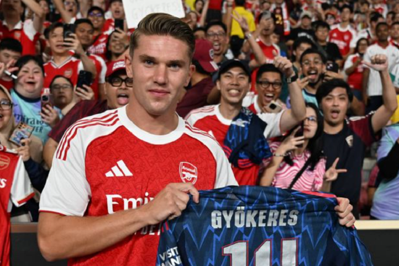 Gyokeres t?o c?t m?c m?i trong màu áo Arsenal