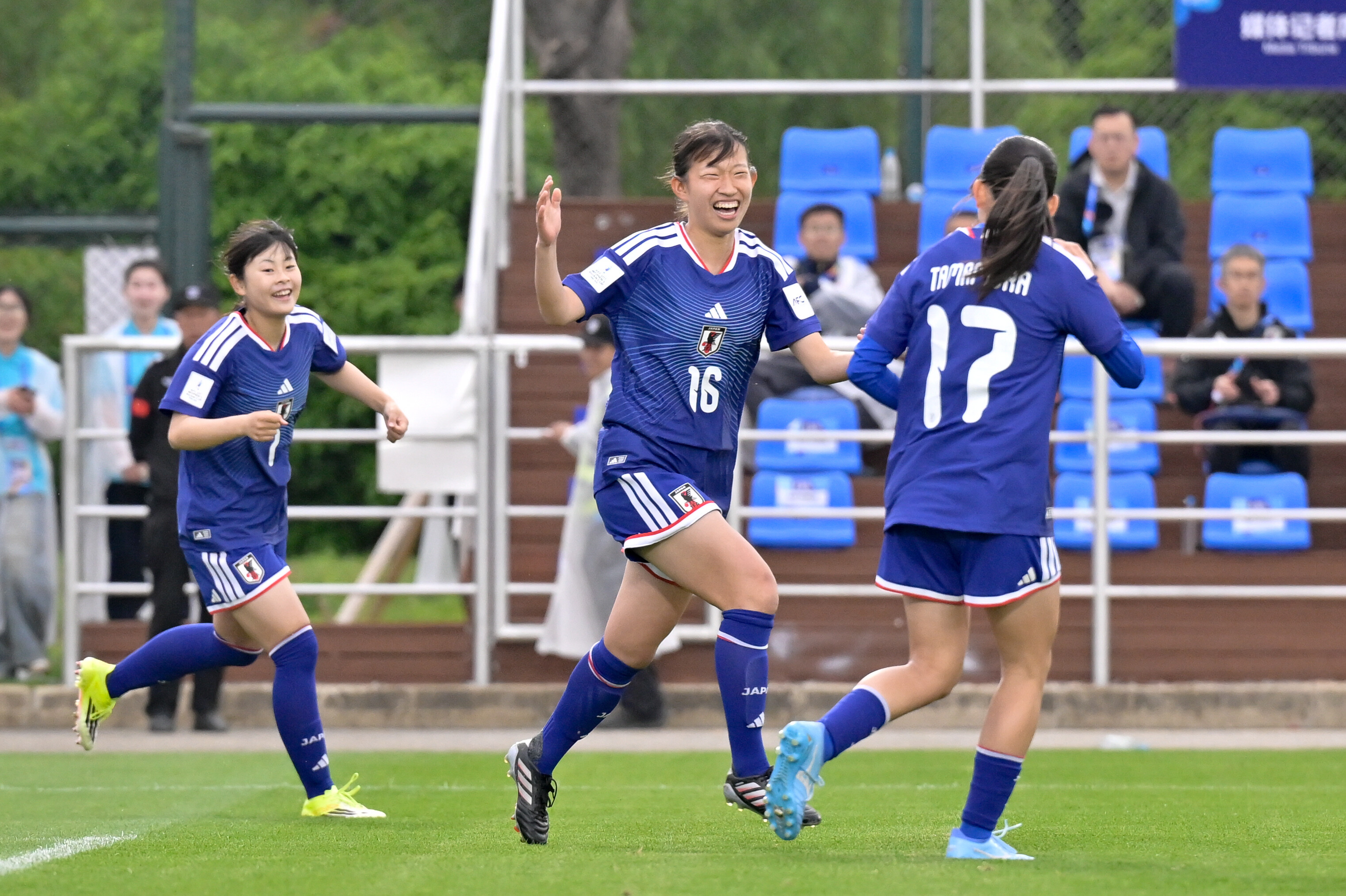 U17 n? Vi?t Nam t?p luy?n chu?n b? tr?n Myanmar 7/5 t?i T? Chau AFC U17 Women's Asian Cup 2026