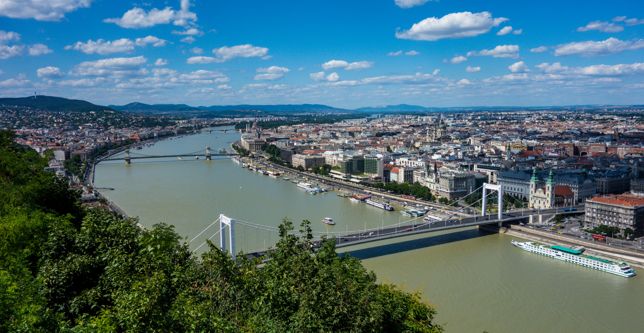Budapest san Puskas Arena ?i?m ??n chung k?t Champions League 2025-26 tu?n 20 tháng 4 bán k?t ?ang ??n g?n