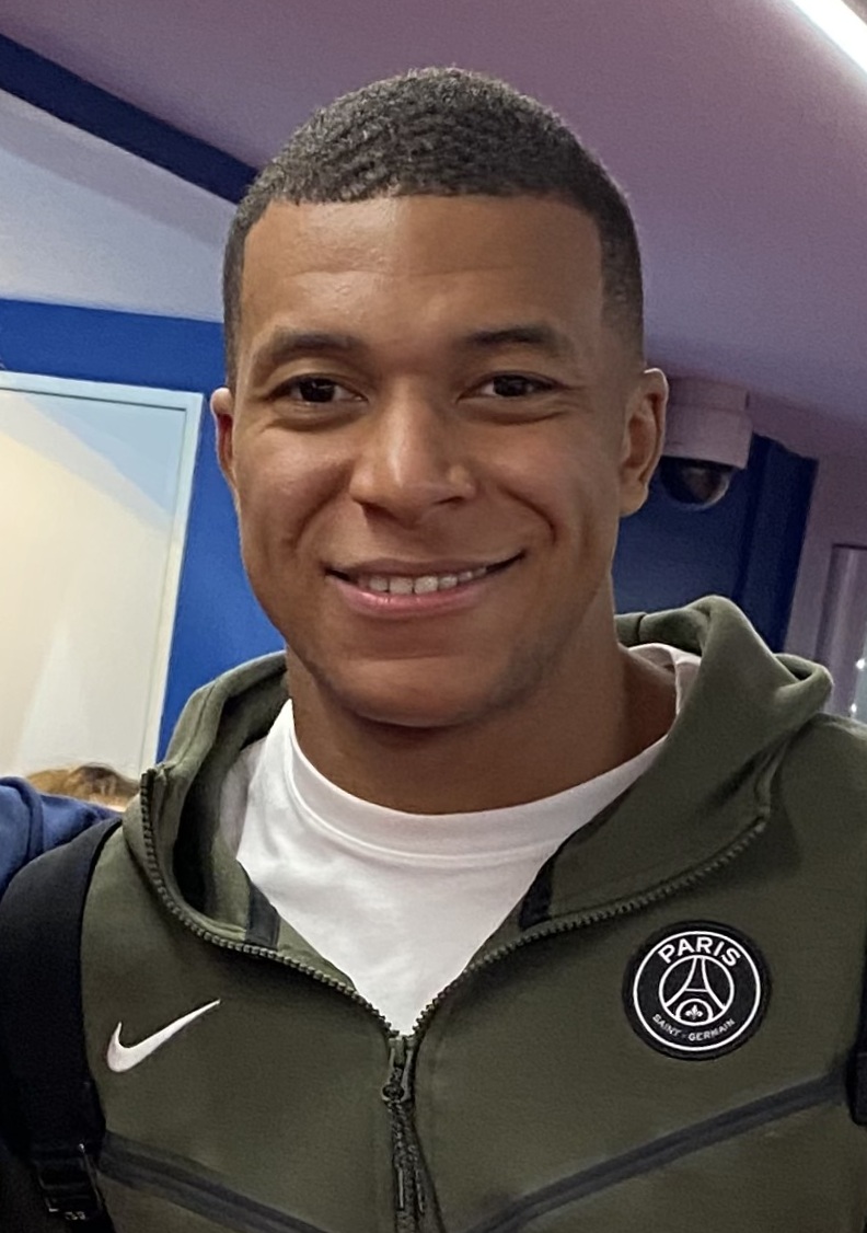 Kylian Mbappé ti?n ??o PSG d?n ??u cu?c ?ua Vua phá l??i chau ?u 2025/26